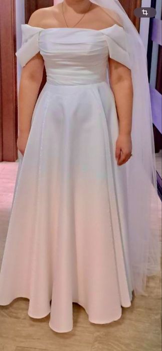 Весільна сукня в гарному стані ( дуже гарна- фото не передають )