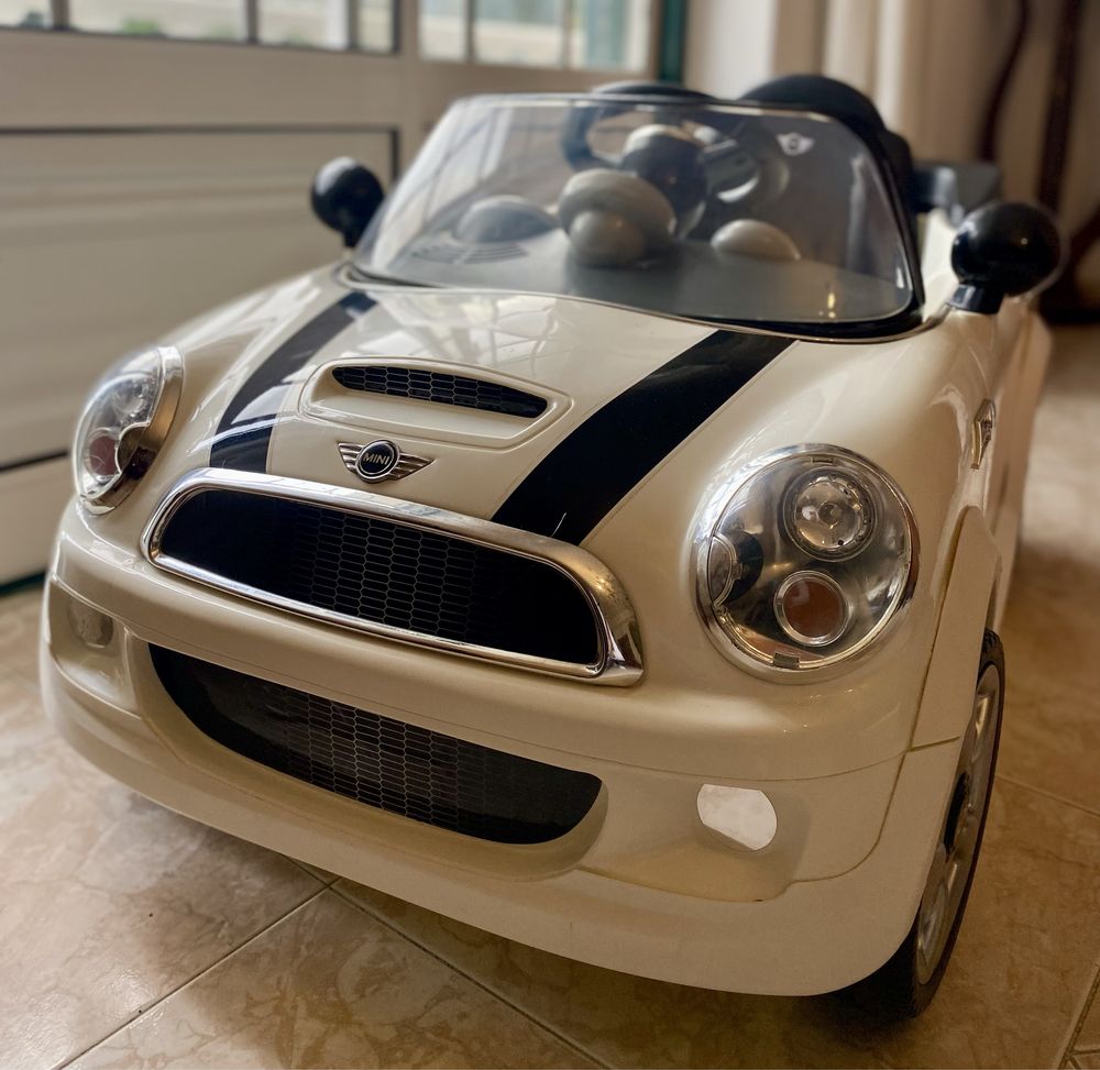 Mini Cooper elétrico criança