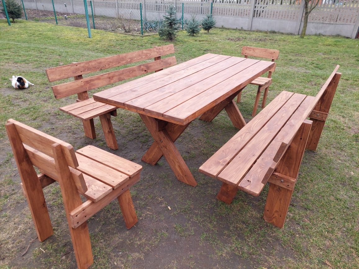 Meble ogrodowe stół z ławkami i krzesłami