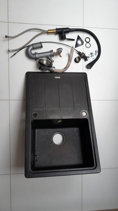 Zlew granitowy 78x50 cm FRANKE z baterią INVENA czarna