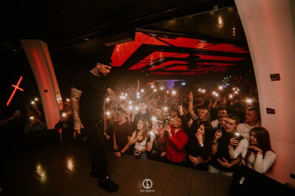 Działka z budynkiem, Klub Dos Gringos