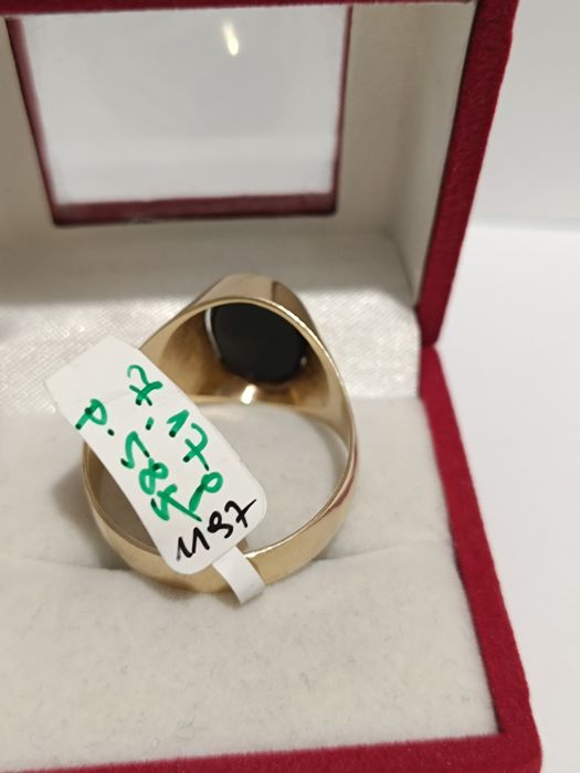 Złoty sygnet z Onyksem roz.32 złoto próby 585