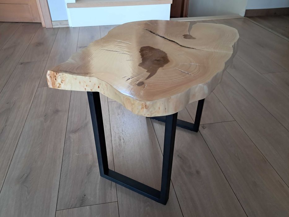 Stolik kawowy z plastra jesionowego ręcznie robiony