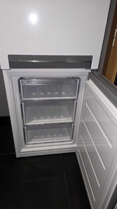 Frigorífico combinado Hotpoint Ariston - 338 L como novo