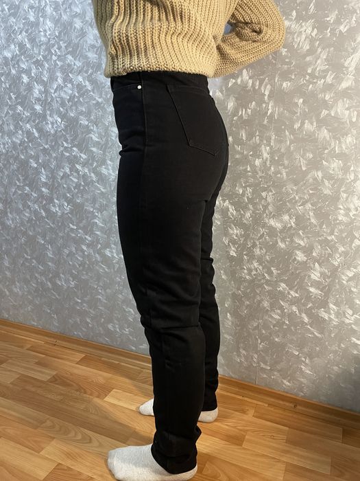 Джинси жіночі МОМ, розмір 38-40,чорного кольору,нові з етикеткою.