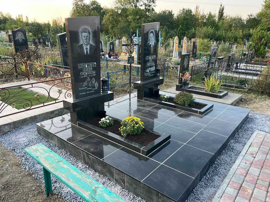 Пам'ятники та вироби з граніту