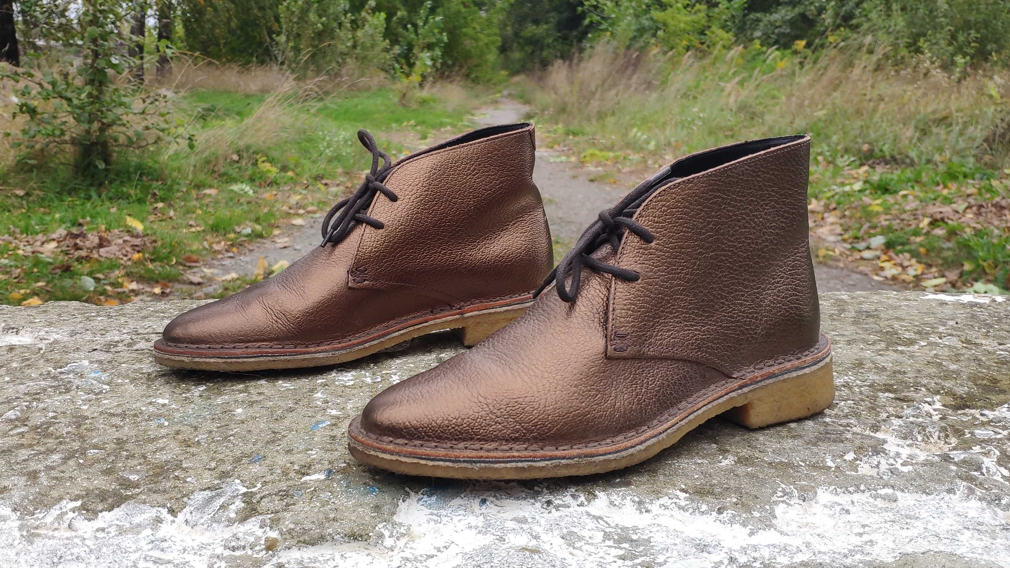 Круті жіночі дезерти Clarks friya desert boot