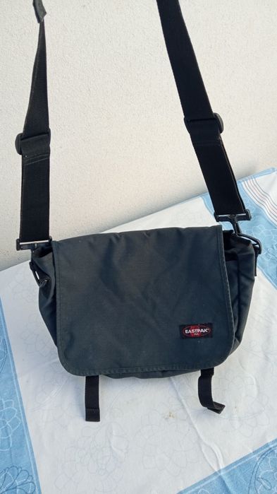 Mala Eastpak tiracolo azul escuro