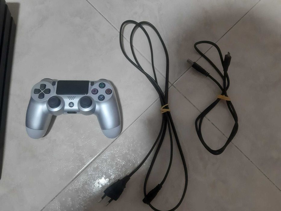 PS4 PRO 1 TB Edição Kingdom Hearts + 1 comandos + 3 jogos