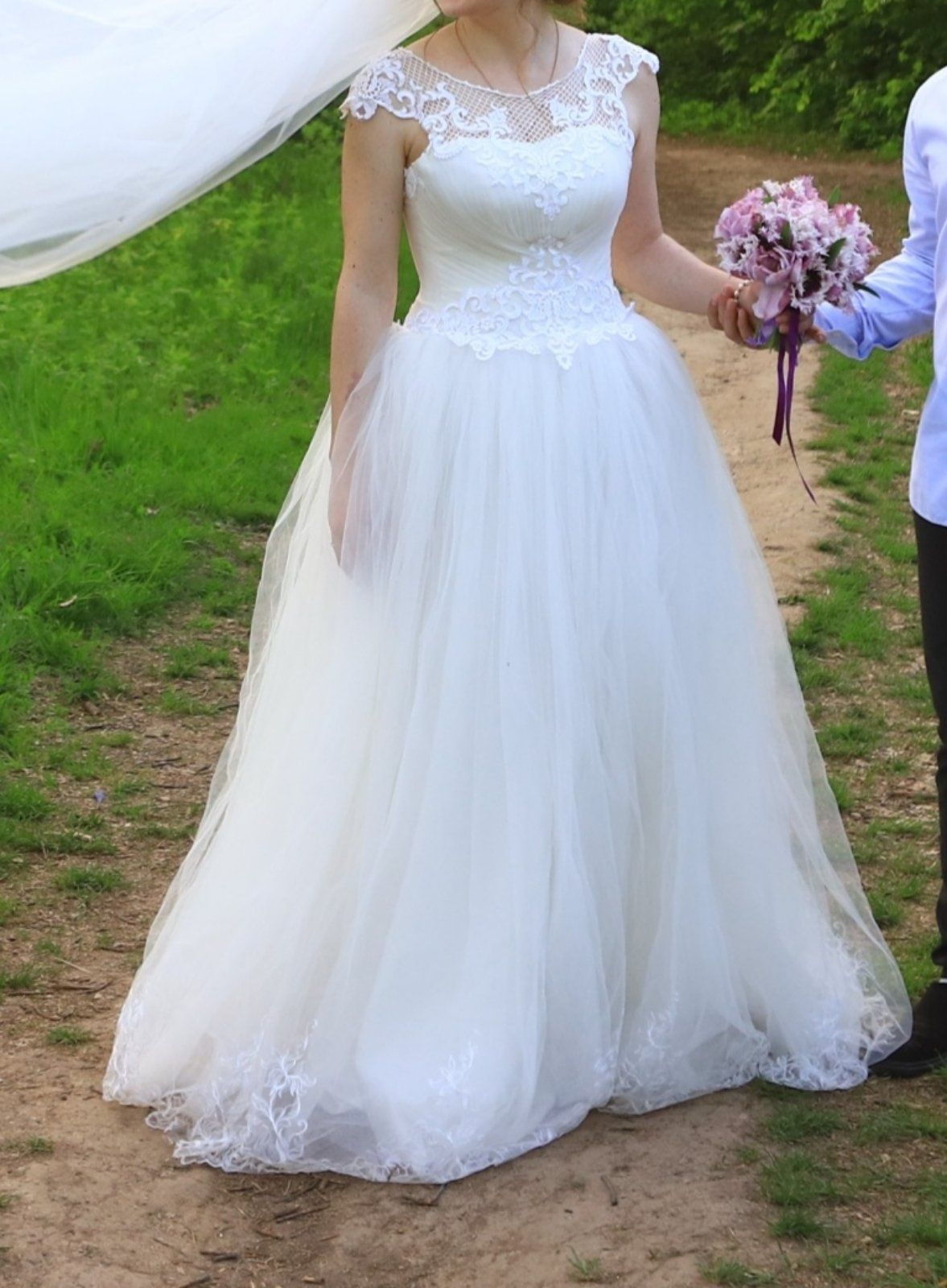 Свадебное платье цвета шампань
