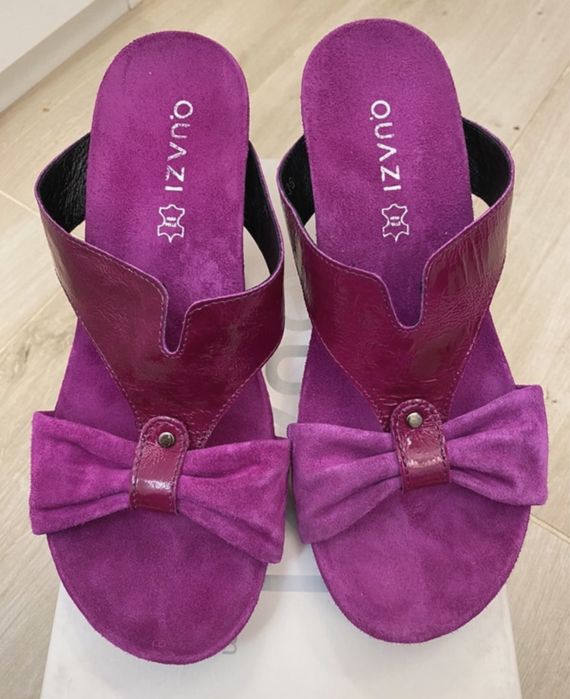 Całkowicie nowe skórzane klapki na koturnach rozm.36