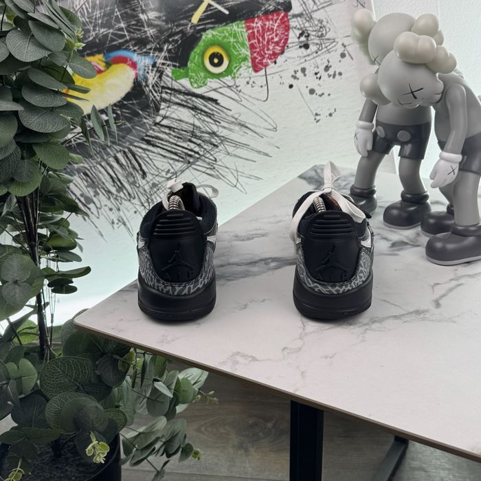 Кросівки Jordan Air Legacy 36.5 розмір E692