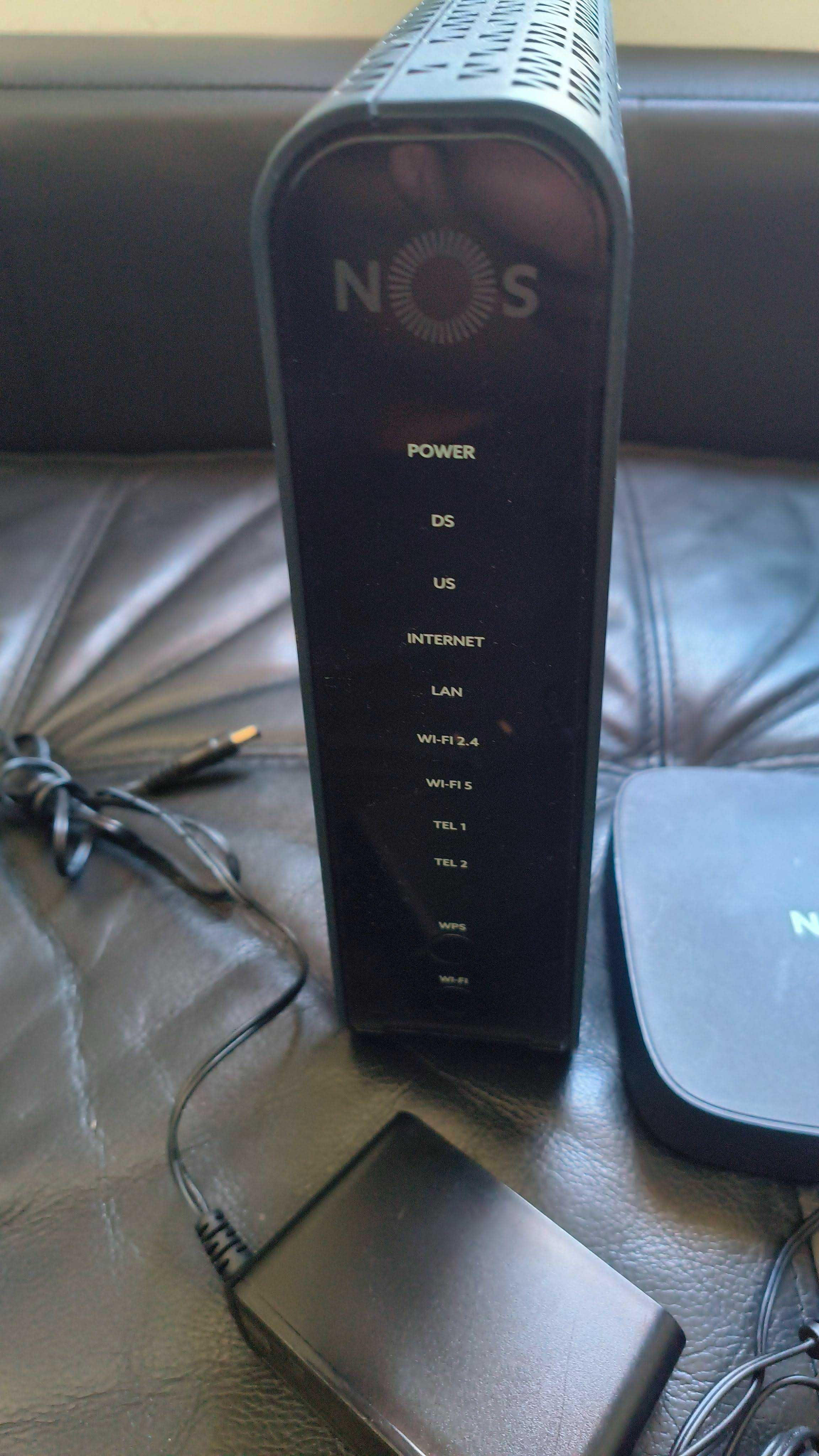 Box + router em perfeito estado de conservação