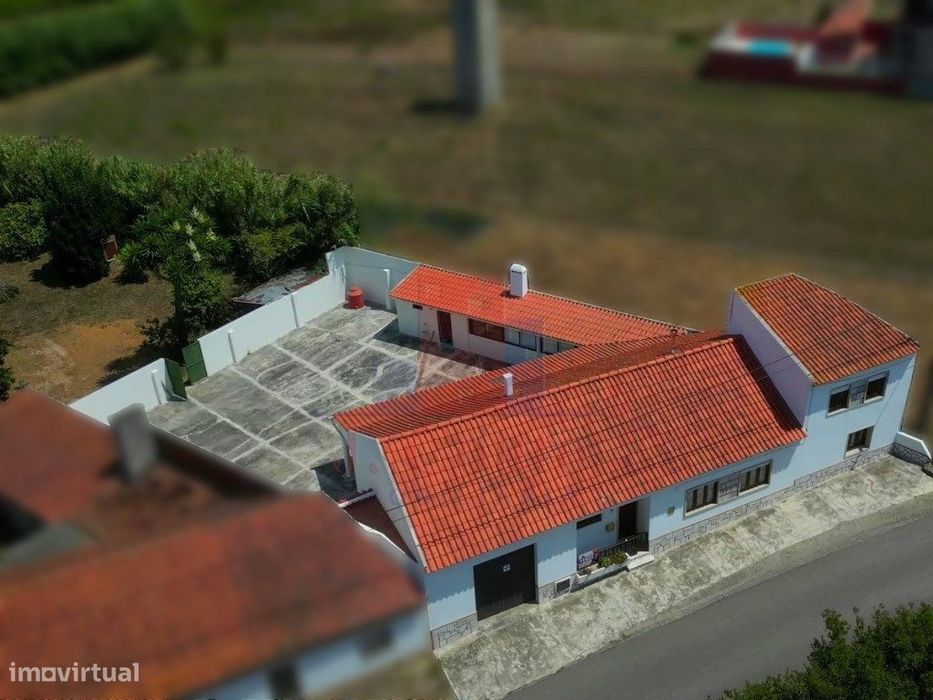 Moradia T3 com terreno próximo da praia