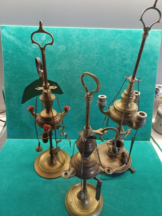 Candeias de azeite antigas em latão