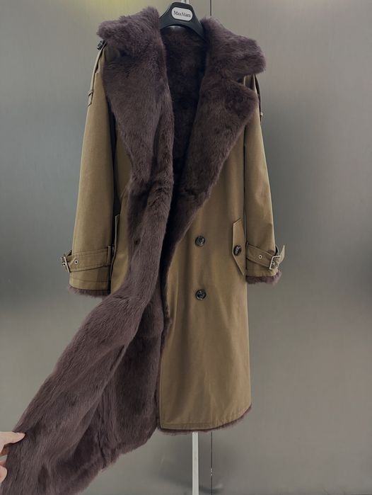 Burberry płaszcz z futrem – dwustronny model jesień/zima 2025