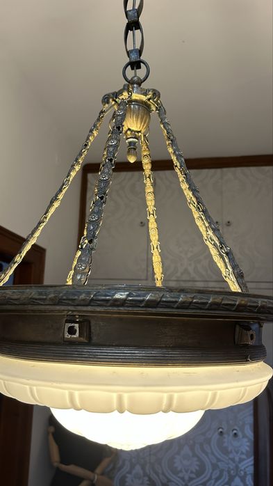 Candeeiro antigo de tecto. Latão e vidro