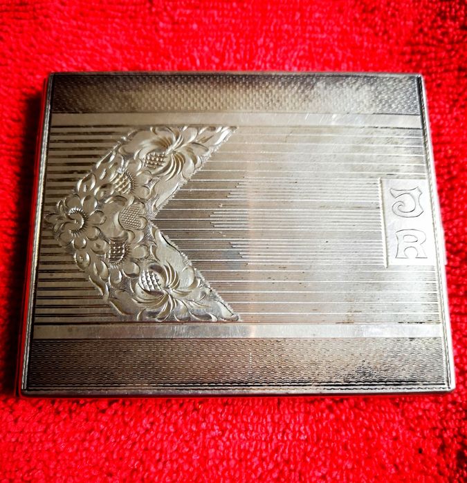 Papierośnica srebrna z monogramem 1943r