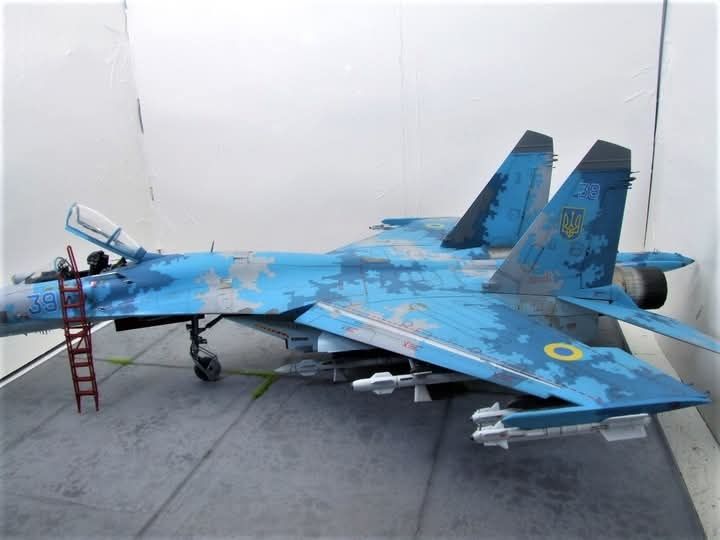 Su-27 1/48 UB .b .SM