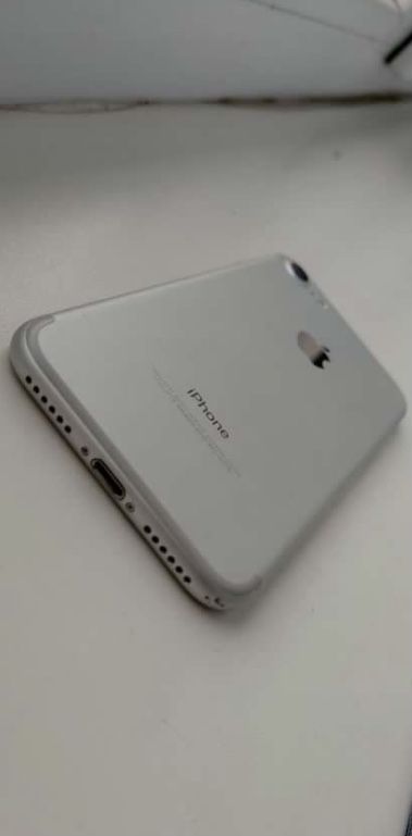 Продам iPhone 7/128GB в гарному стань