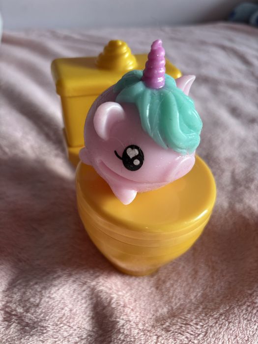 Zabawka kibelek i stworzenie