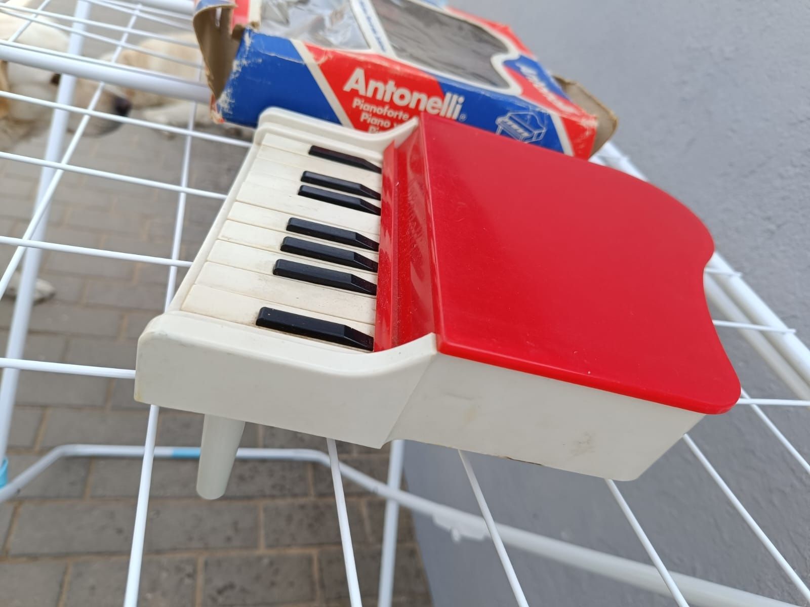 Piano brinquedo de criança