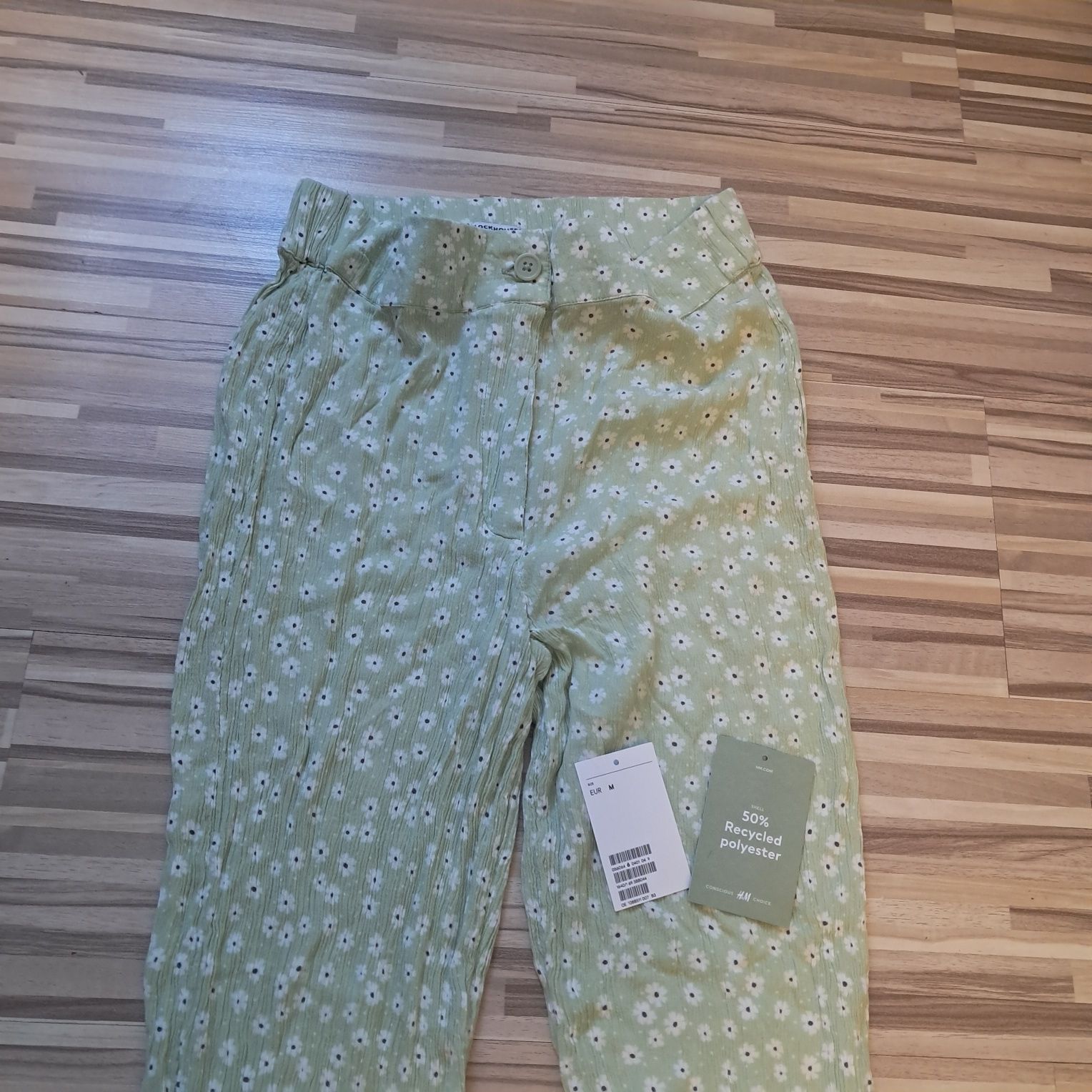 Luźne spodnie firmy H&M rozm.M w kwiaty hippie aesthetic grunge