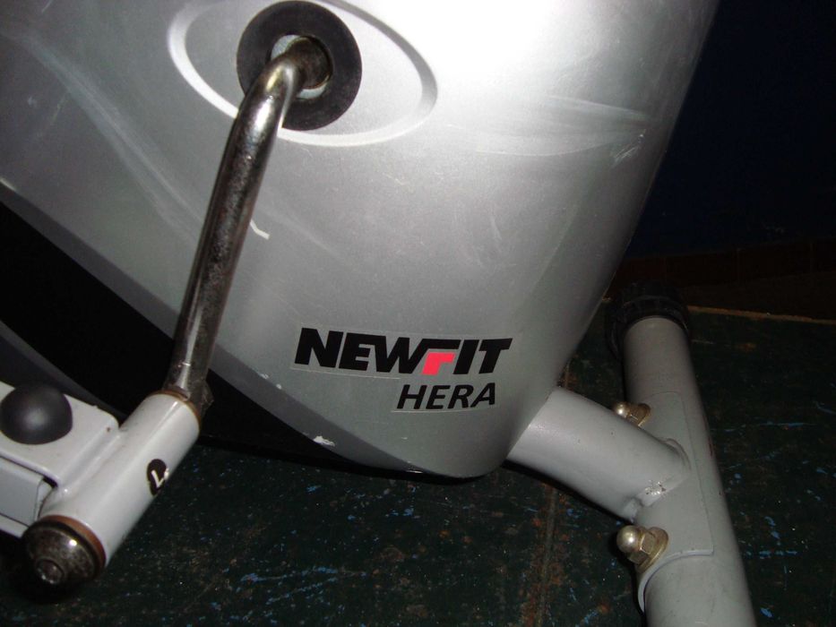 Maquina  ginásio   Fitness  exercita   pernas  e  braços