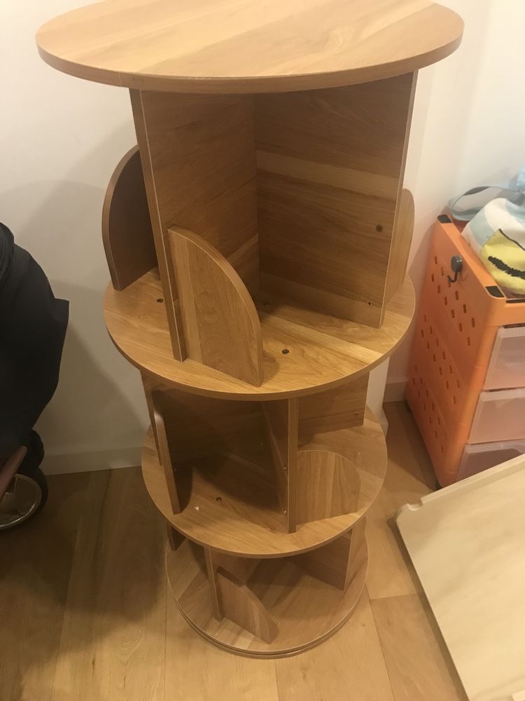 Estante rotativa nova