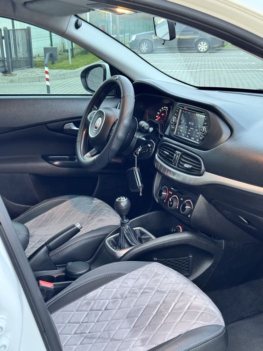 Fiat Tipo 2019 року.