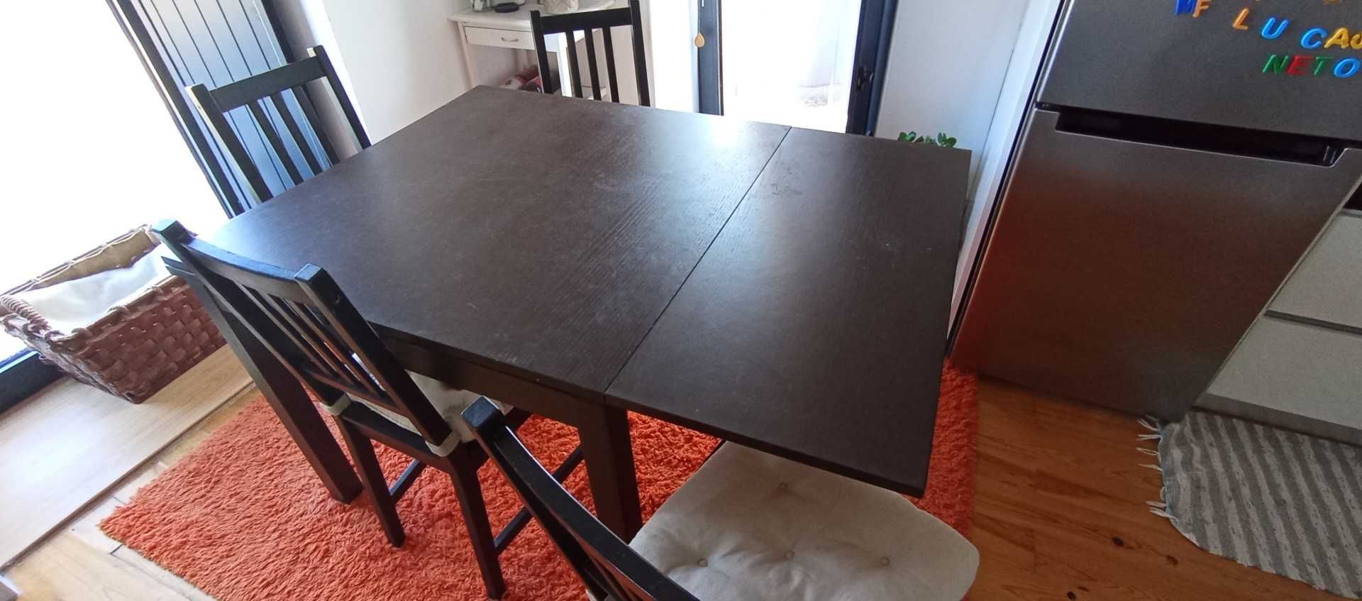 mesa de jantar e 4 cadeiras