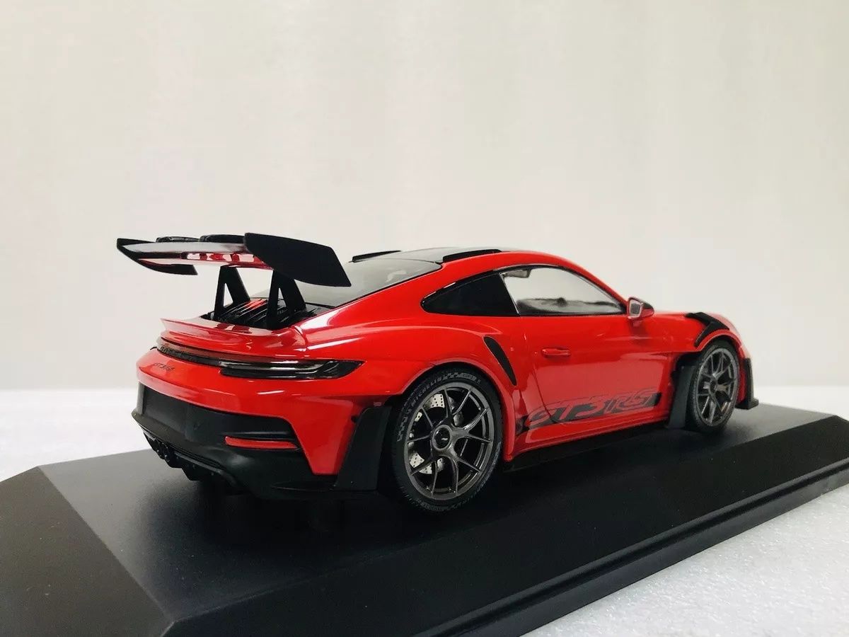 Minichamps 1:18 porsche 911 (992) Gt3 RS 2023