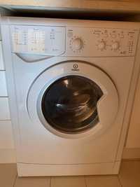 Maquina de lavar e secar roupa (nova)  Indesit IWC 5105