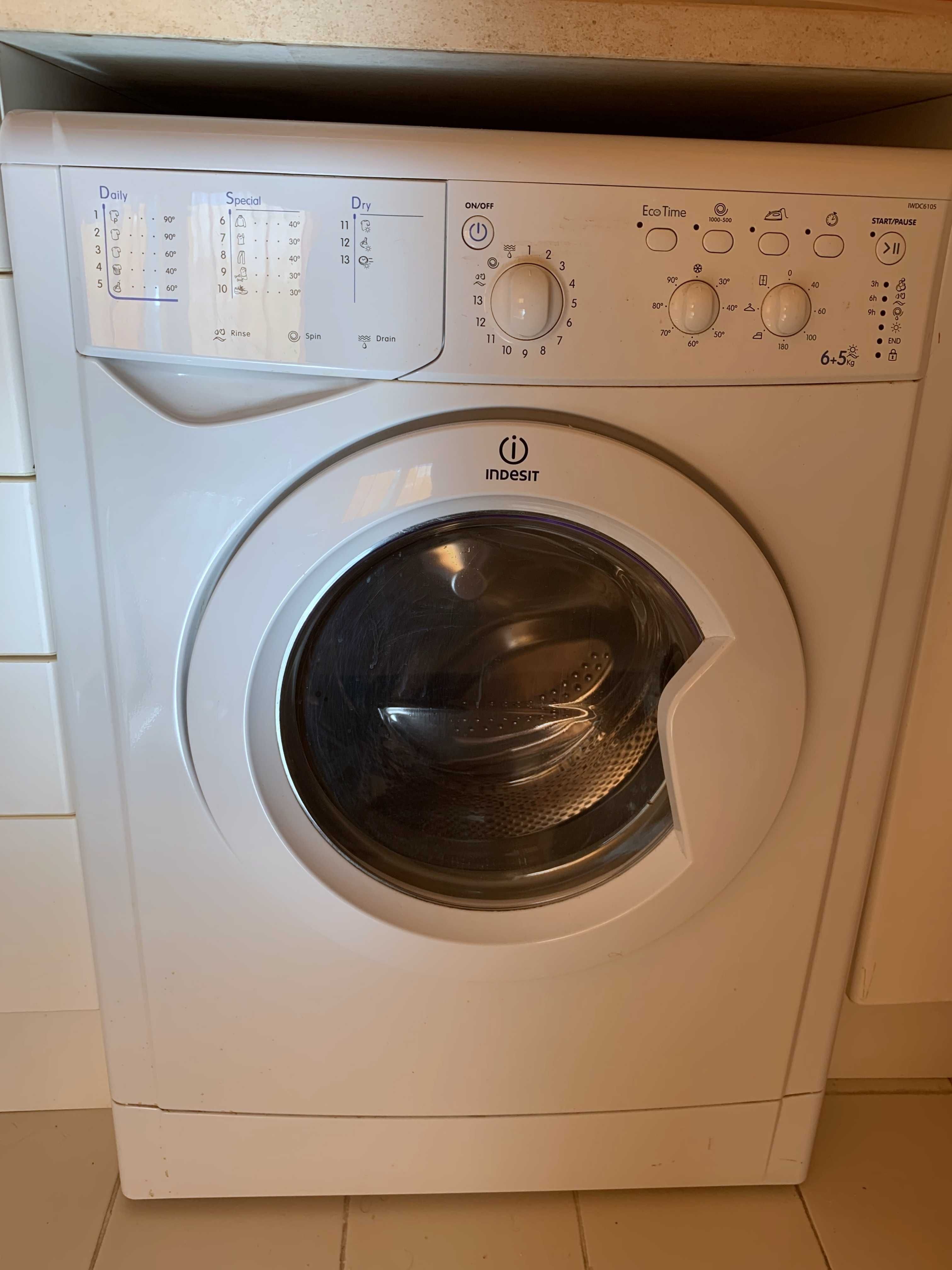 Maquina de lavar e secar roupa (nova)  Indesit IWC 5105