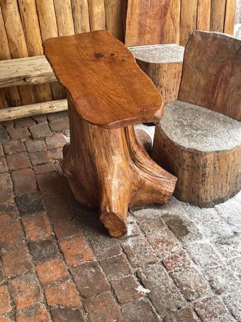 Деревянный стол из пня
