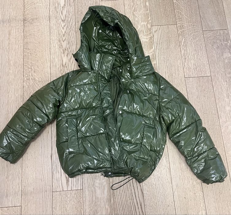 Пуховик лаковий.