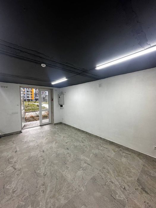 Оренда фасадного офісу 42 м2 в ЖК закритого типу