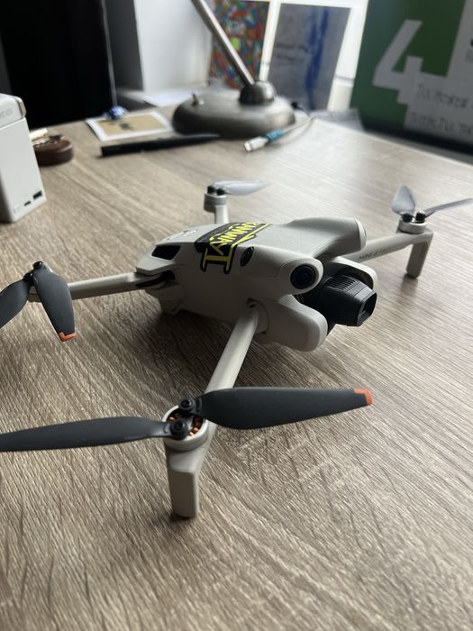 Dji mini 4 pro fly more combo