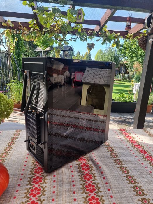 Komputer Gamingowy / i7-12700 / RX 7800 XT / 32 GB RAM / SSD 2 TB NV