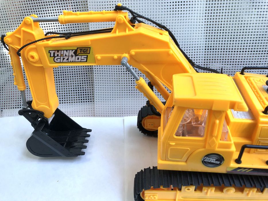 Think Gizmos - гусенечний екскаватор за світловим ефектом