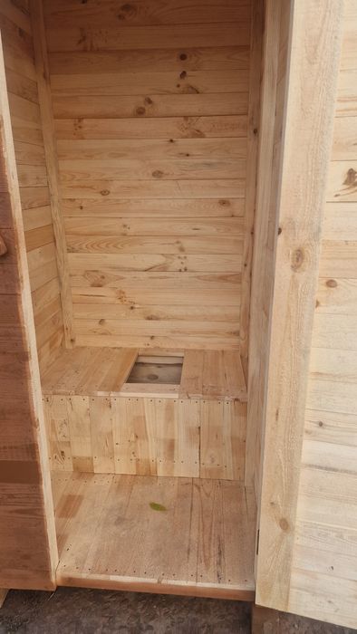 Туалет дерев'яний