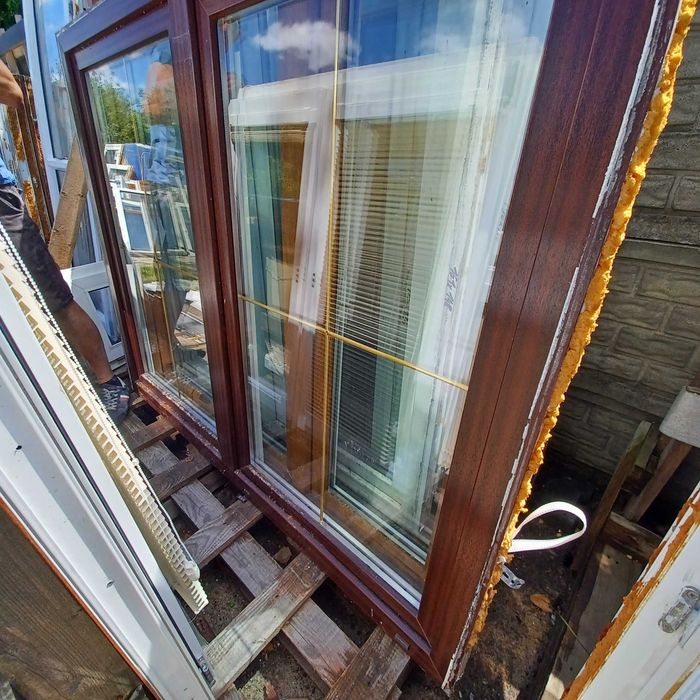 Okno używane plastikowe brąz ze szprosami