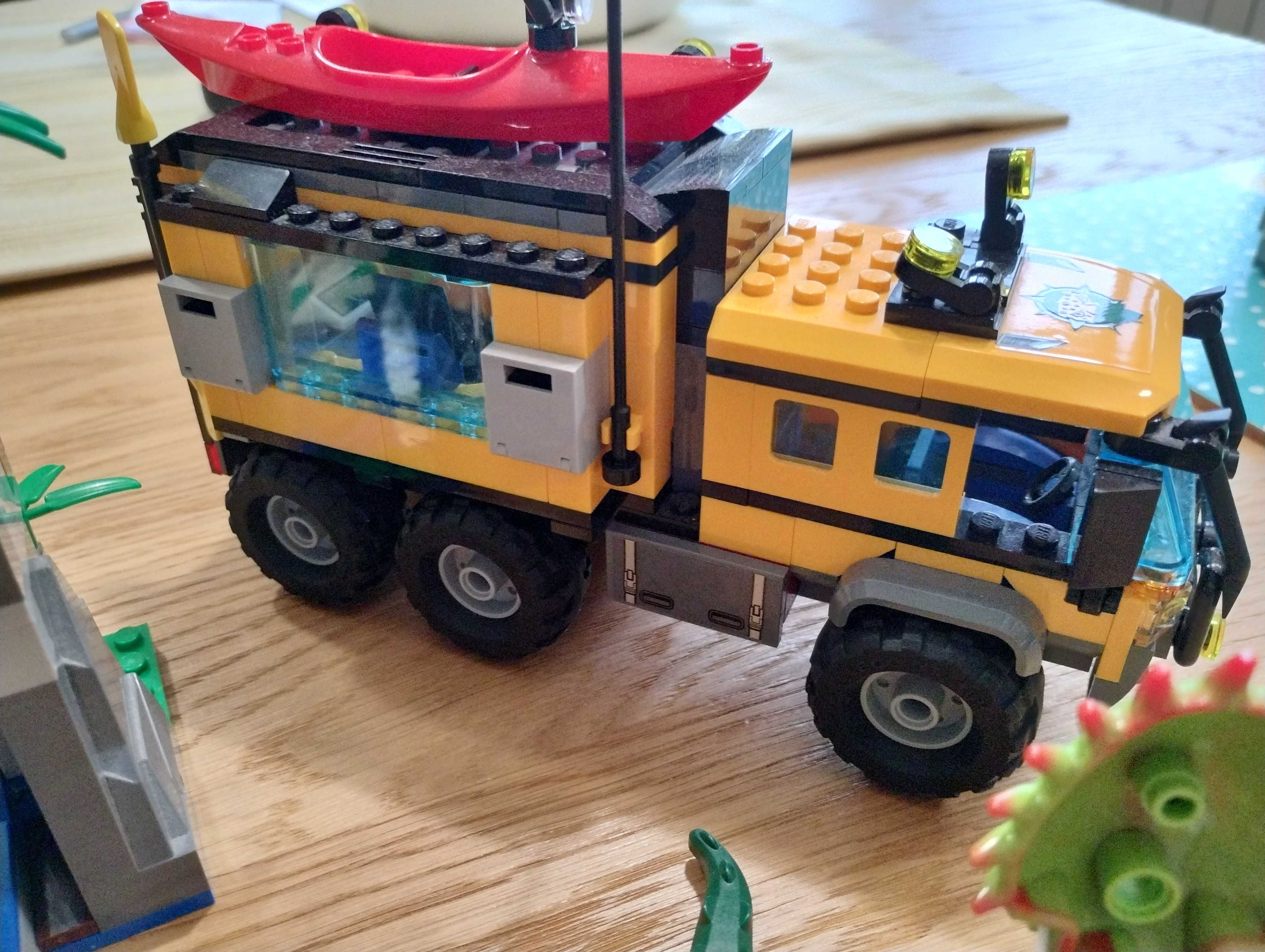 Lego 60160, mobilne laboratorium