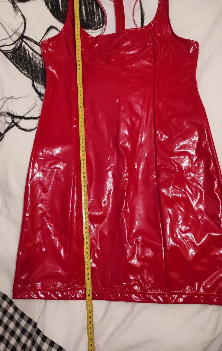 Sukienka czerwona Latex