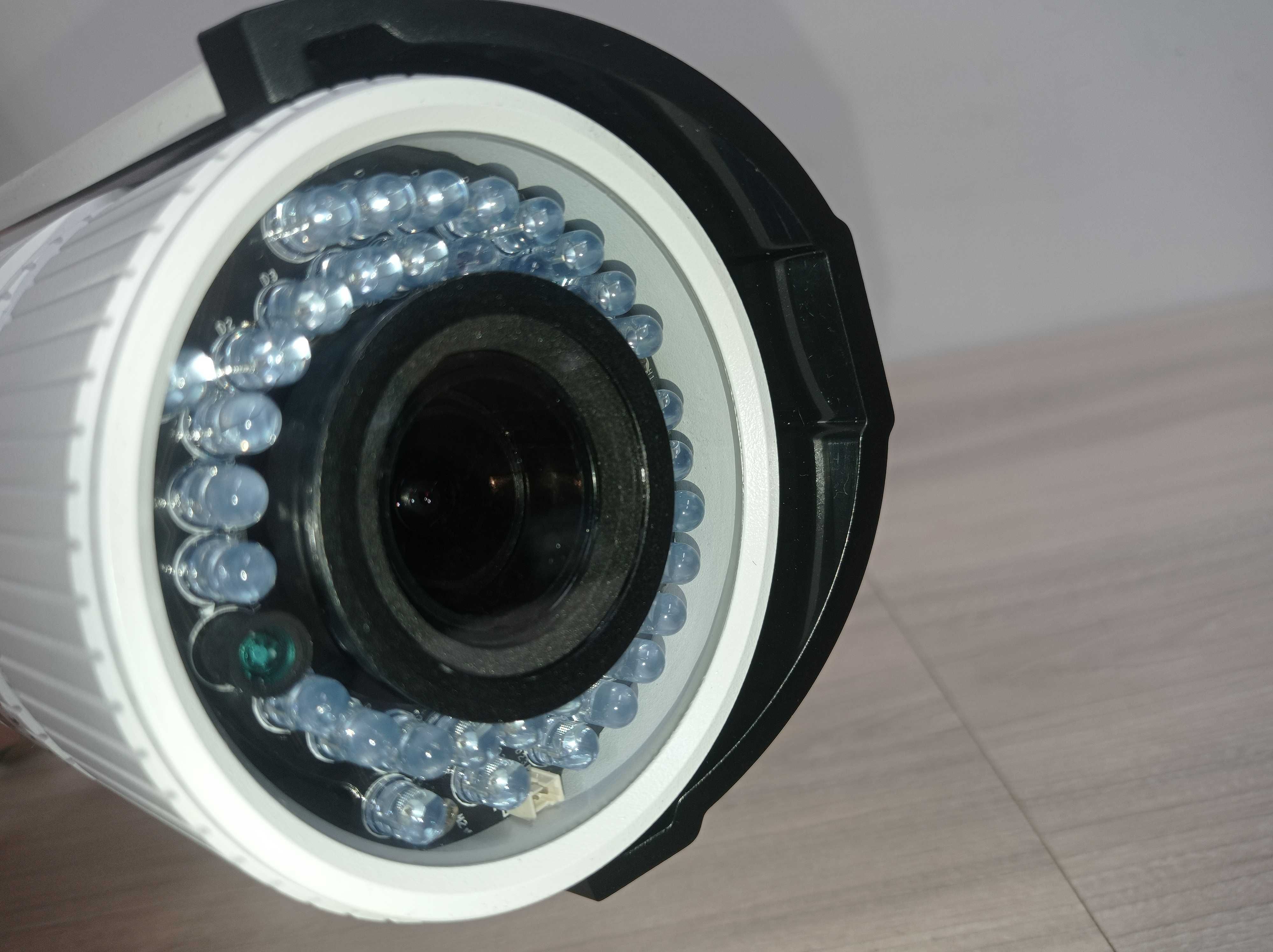 Kamera IP - Hik Vision  DS-2CD2632F-IS - 2.8-12mm - 3MP - nowa.