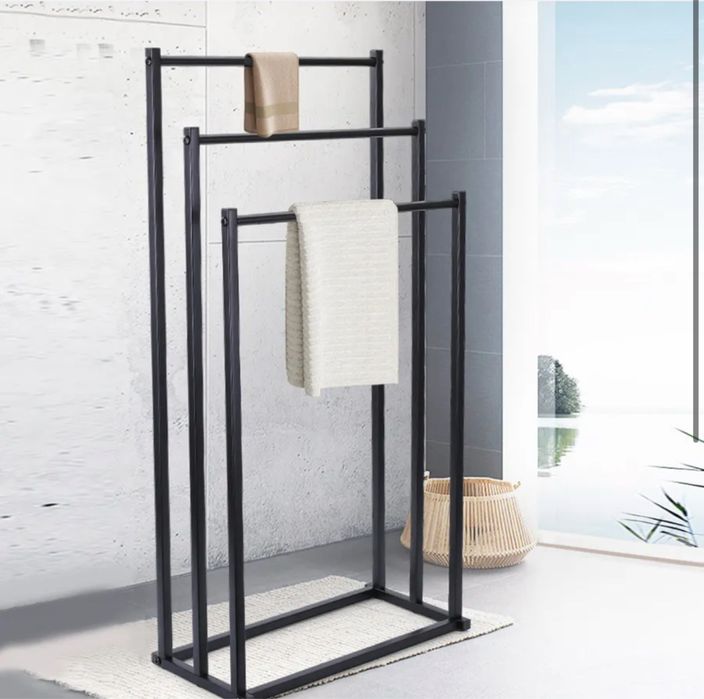 Металева підлогова вішалка для рушників і халатів