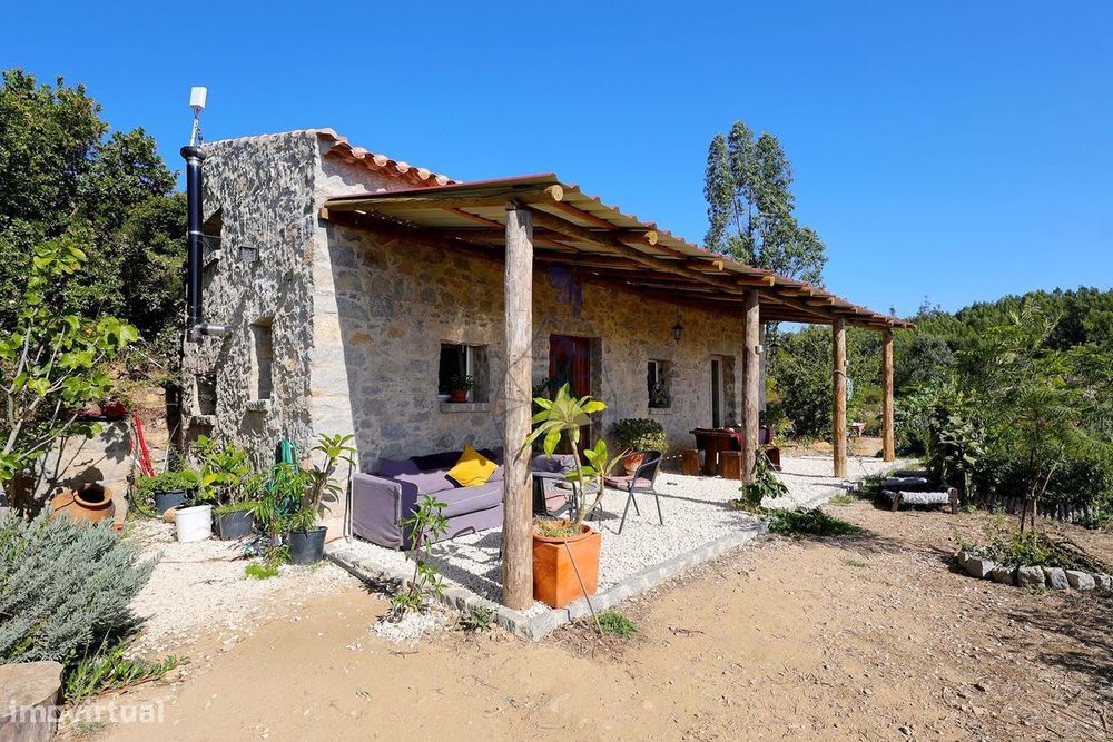 Quinta Off -Grid com casa de  pedra de granito com vista Mar e Ruína p