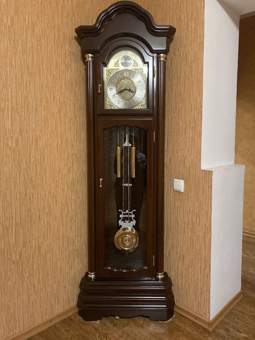 Підлоговий годинник  дерево