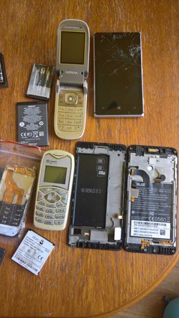 Zamienię  lcd i pozostałości Nokia najchętniej na PadFone 2