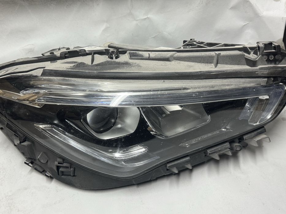Farol direito mercedes cla w177 e caica automatica